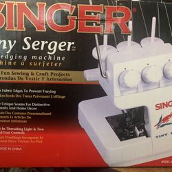 SINGER  Tiny Serger   