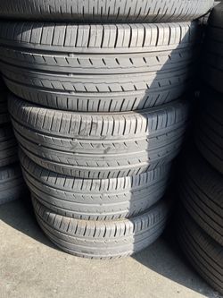 Vendo 215/55/R17 las 4 llants por $180