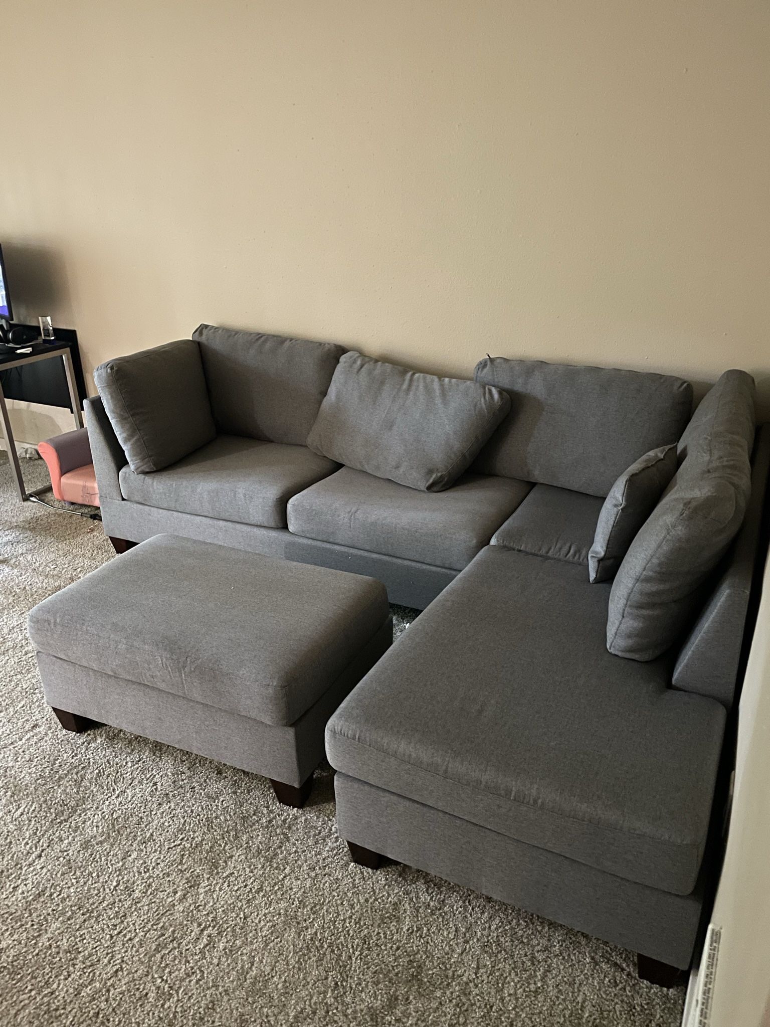 venetian worldwide dyer sectional sofa and ottoman