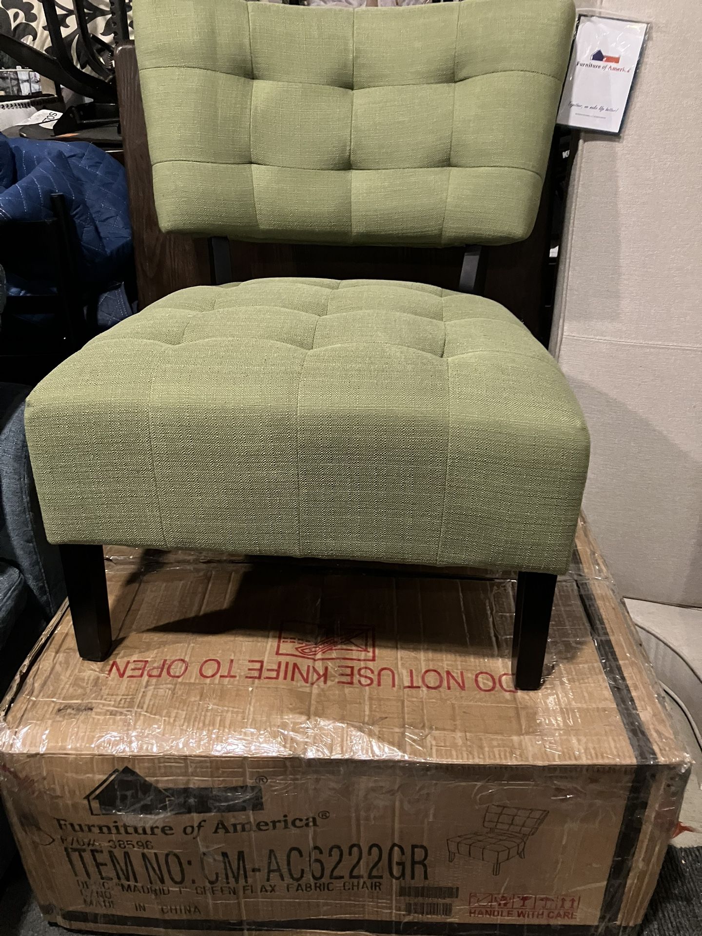 Set Of 2 Lime Green Tufted Accent Chairs(1)Still Needs To Be Put Together. New. Never Been Used(See & Click On Pictures)