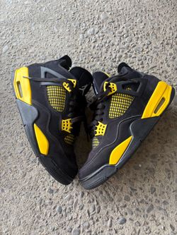 Jordan 4 retro thunder 9M