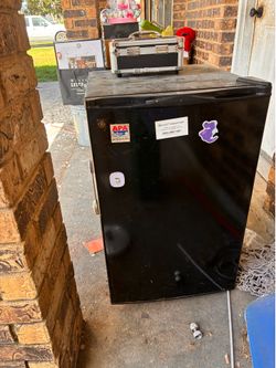 GE Black Mini Fridge