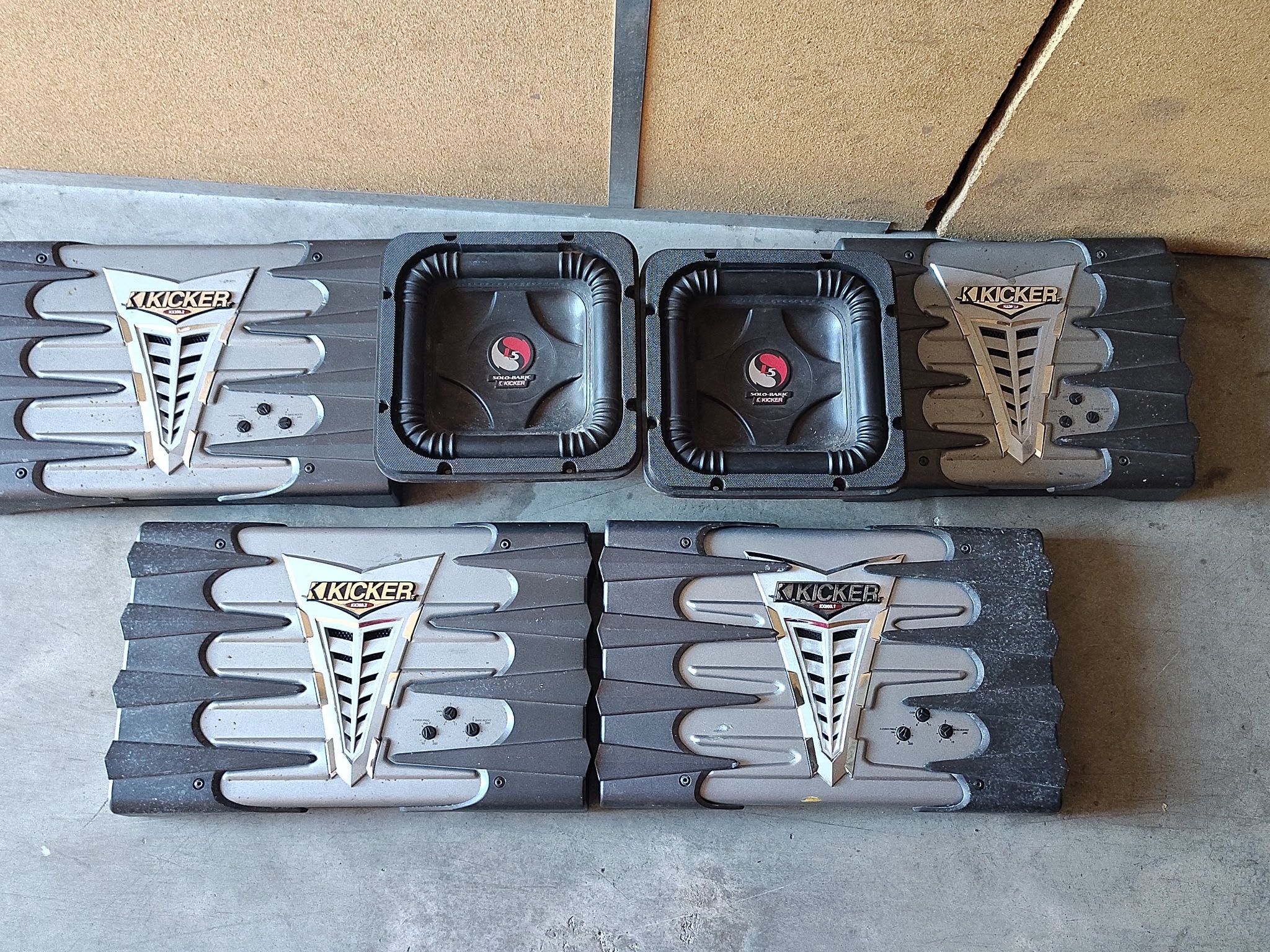 Kickers 10s Speakers With 4 Amps