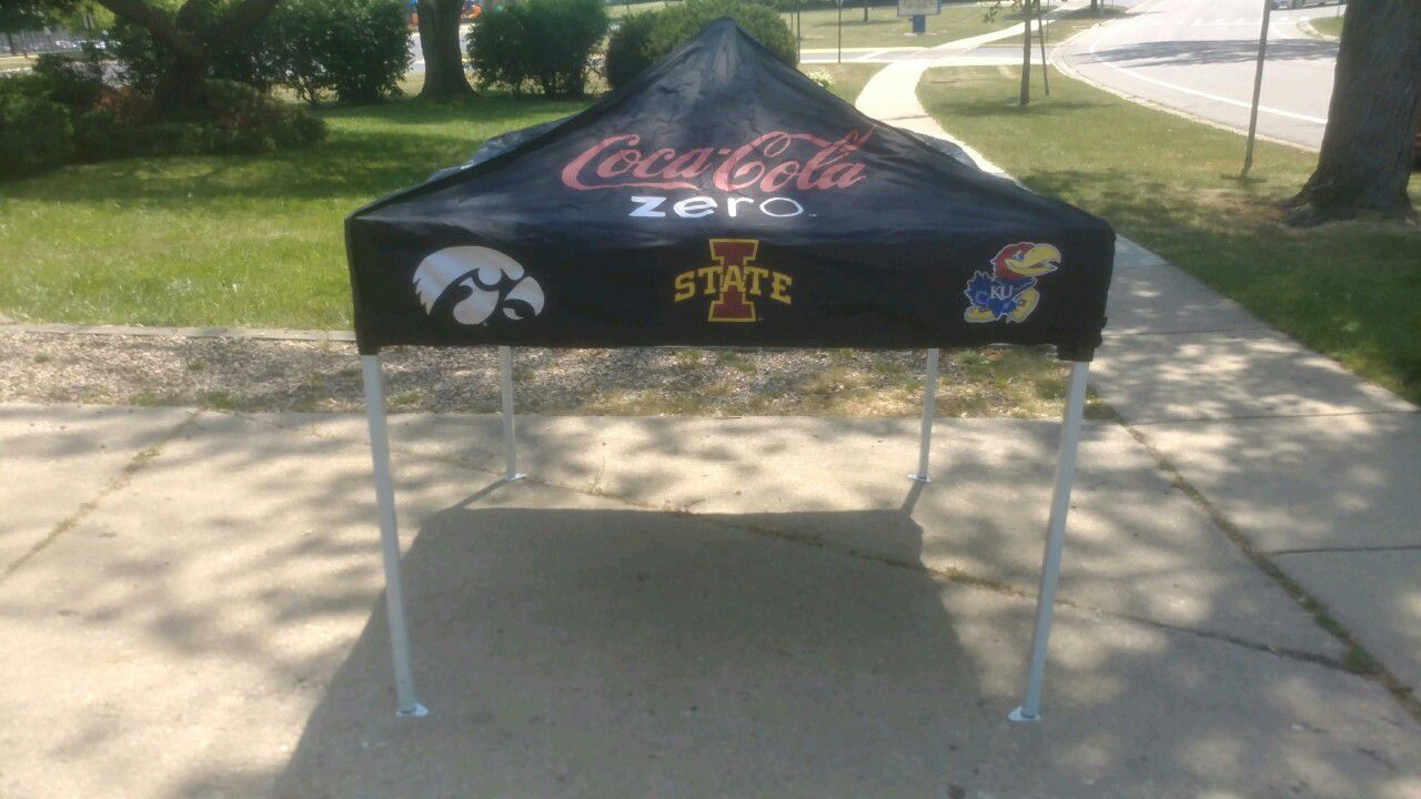 NICE COLLEGE FOOTBALL POP UP CANOPY TAILGATE PARTY TENT
