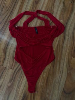 Variety of new clothes available in different sizes at $5 each piece🎀💞