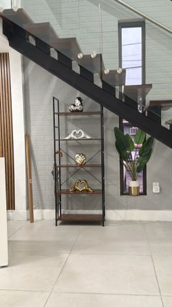 Bookshelf / Display Shelf – Excellent Condition