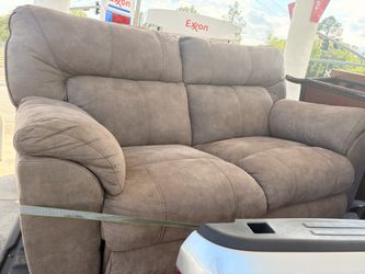 Reclining Loveseat In Great Condition