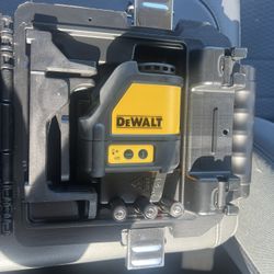DEWALT DW088CG Cross-Line Laser Level 100 Ft  