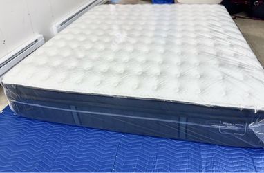 King firm Stearns &foster pillow top (mattress only) extra charge delivery   Never slept on/// this mattress is sanitized from display store     Avail