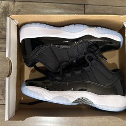 Jordan 11 Space Jam Low Sz4y=5.5w