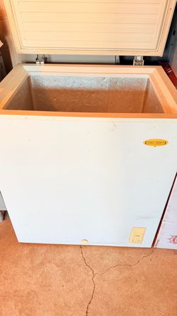 Holiday deep chest freezer 5cu