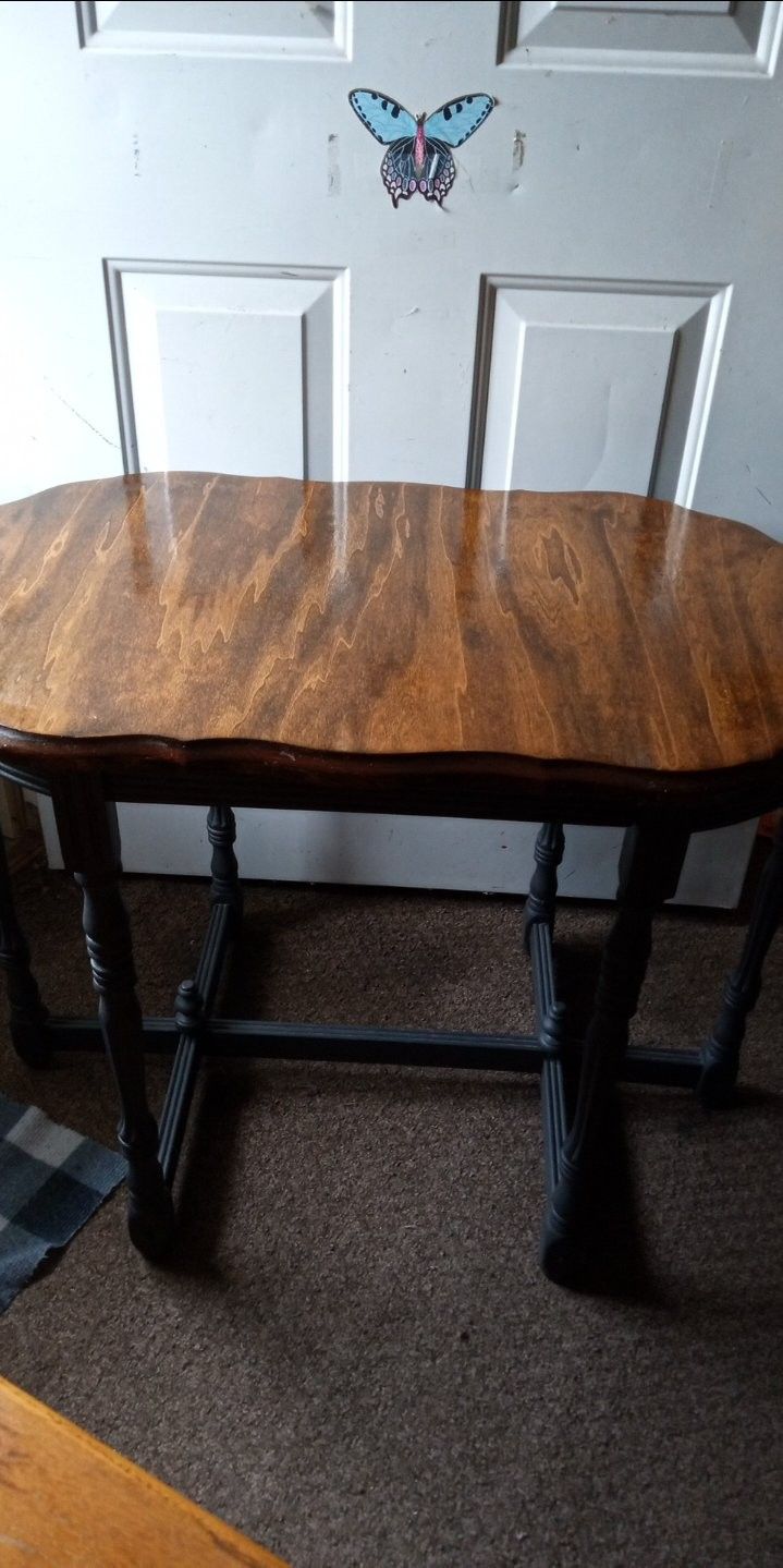 Wood Table Good Condition $20.00 32" Wide and 24" Tall