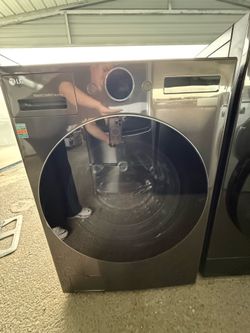 Lg washer 5.2 cu ft and dryer 2 in one 11 v