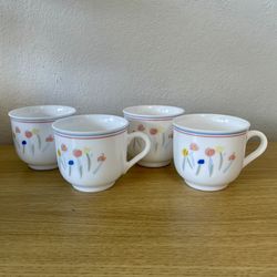 Arcopal France Milk Glass Tea Cups Coffee Mugs Set Of 4 Tulips Cottagecore MCM