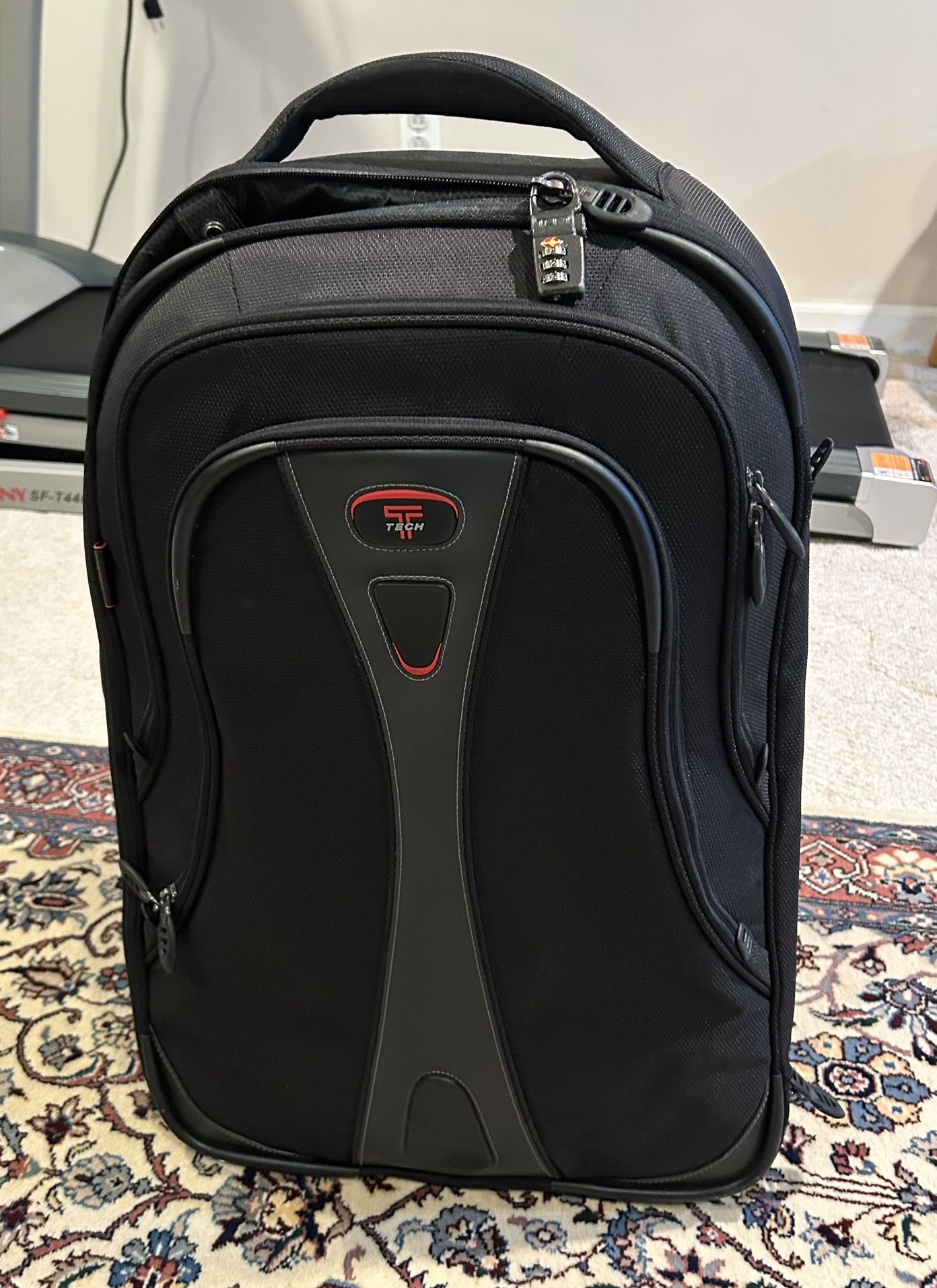Tumi/Tech Black2 Wheel  Carry On Luggage