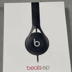 Beats EP Wired On-Ear Headphones - Battery Free for Unlimited Listening, Built in Mic and Controls - Black