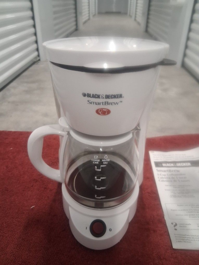 PRICE REDUCTION GREAT DEAL "MR COFFEE" SMART BREW COFFEE MAKER. NEW COFFEE MAKER MAKES 6 CUPS. GREAT PURCHASE FOR THE PRICE!!!
