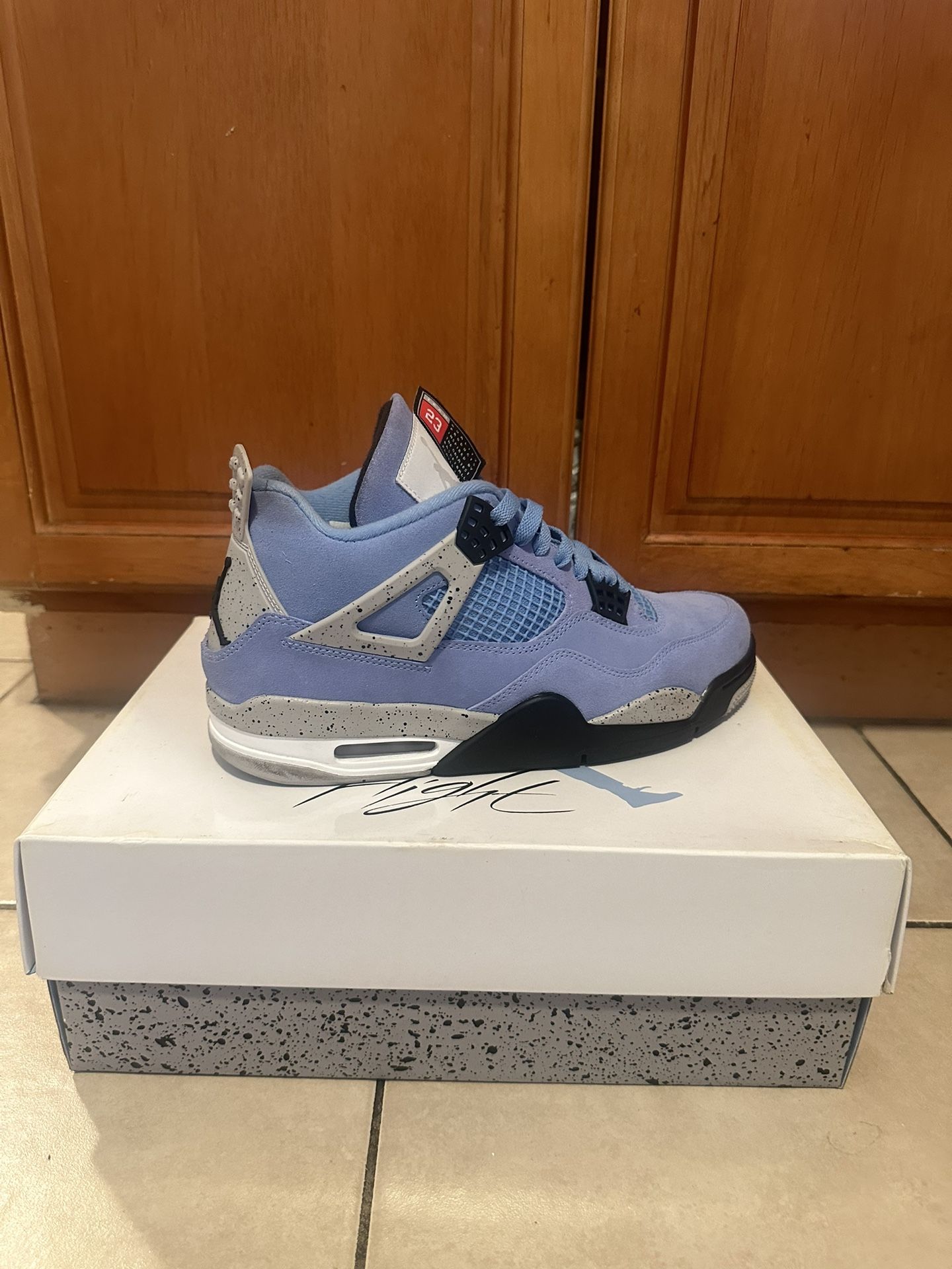 Jordan 4 University blue