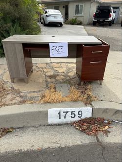 Free desk