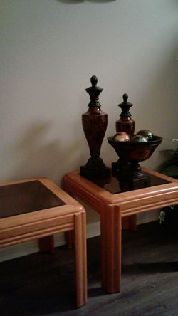 Beautiful Solid Wood Coffee Table & End Tables $125.