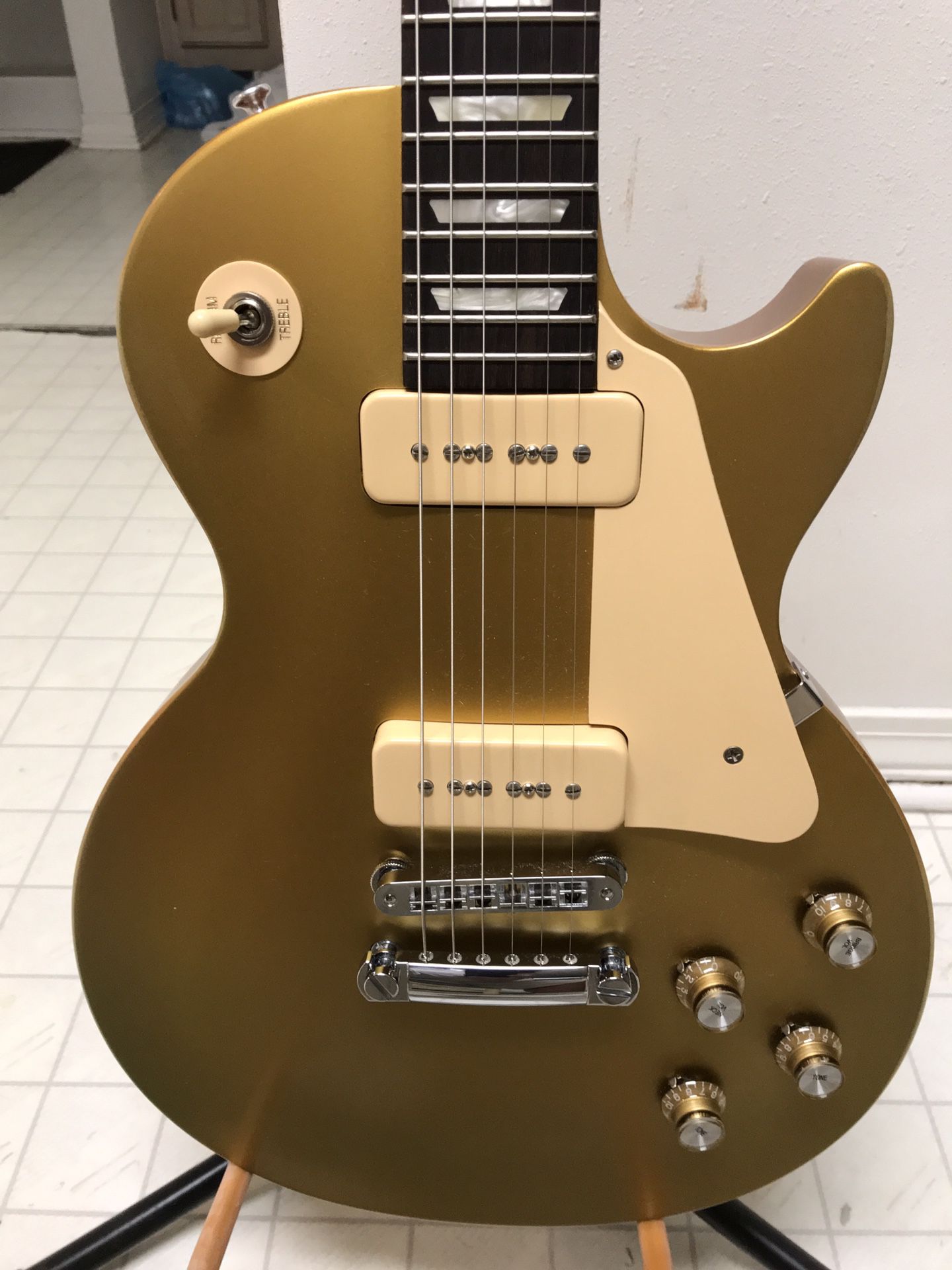 Gibson Les Paul 2010 tribute worn gold