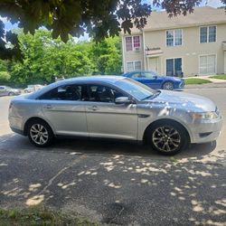 2010 Ford Taurus