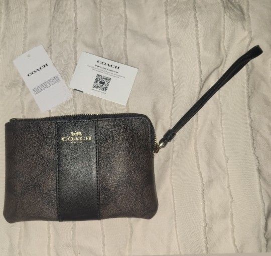 Coach wristlet new w tags