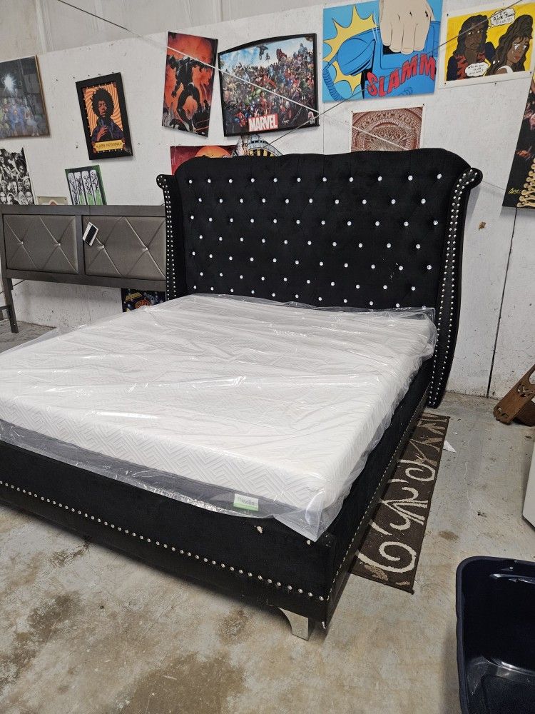 Black King Bed