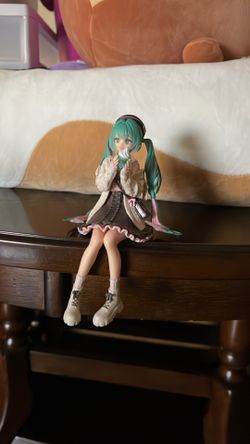 Hatsune miku figurine