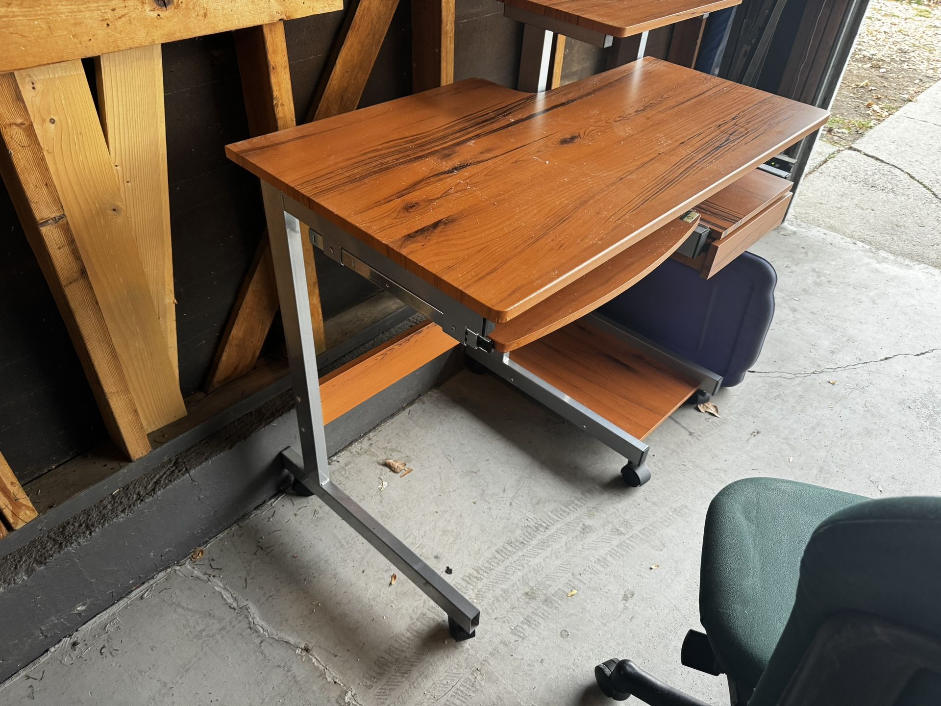 Desk And Office Chair (Sparks)