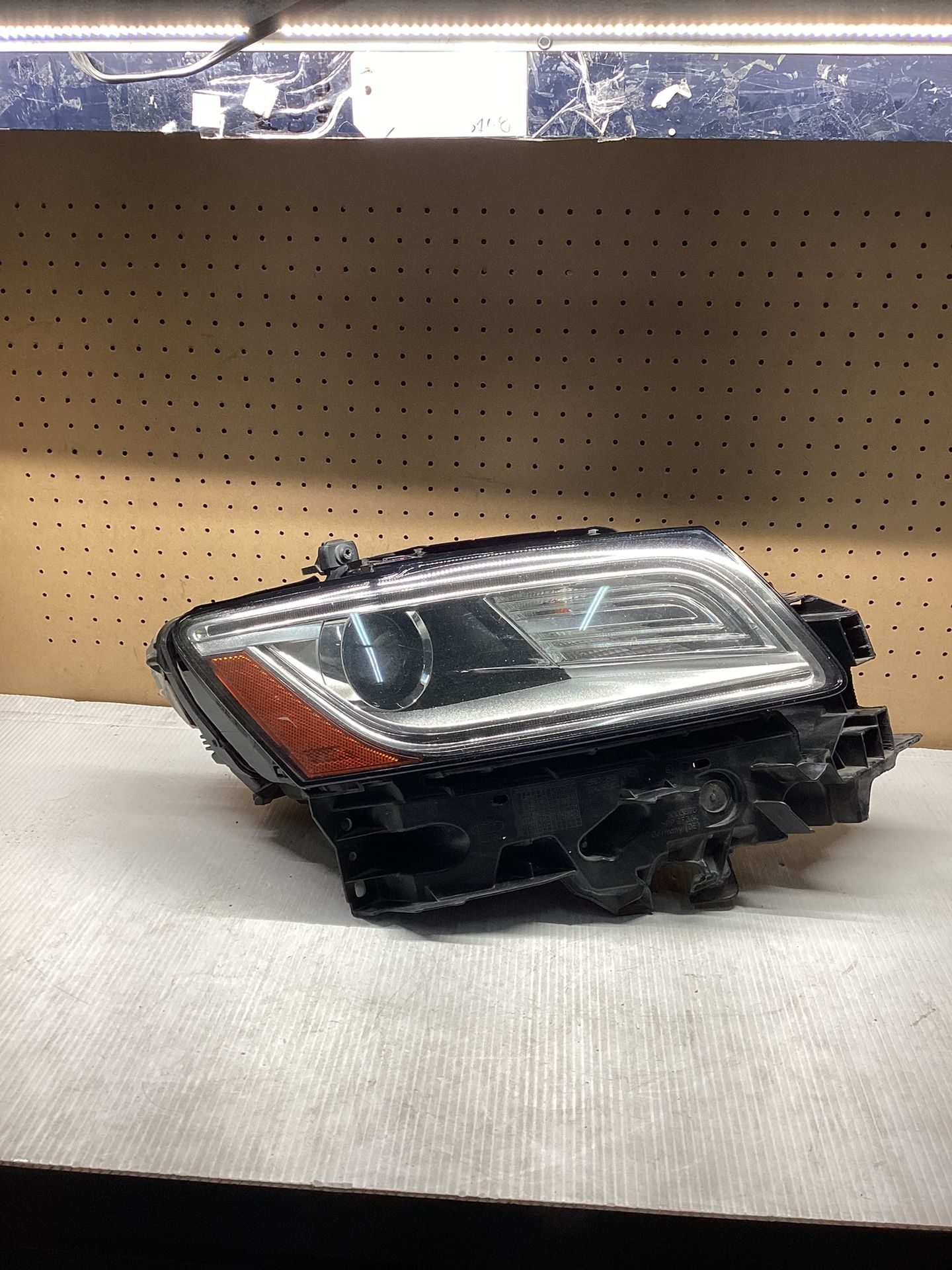 2013 - 2017 Audi Q5 Passenger Side Headlight HID XENON LENS OEM