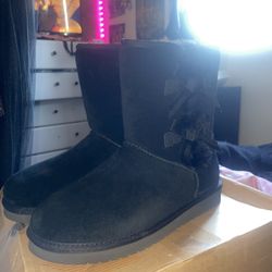 Kookaburra by Ugg Black boots with bows size 10 