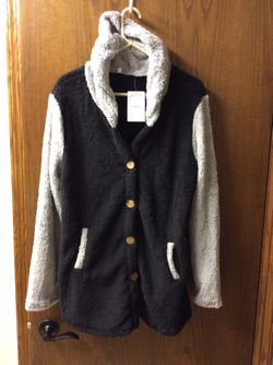 Women’s Hooded Button Front Fleece Coat. New with Tags. Size L. 
