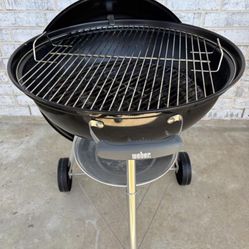 Original Kettle 22 in. Charcoal BBQ Grill in Black with One-Touch Cleaning System