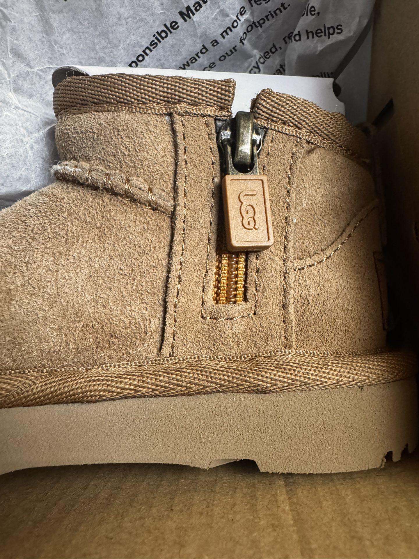 UGG Classic mini Boot (Toddler) Size 6