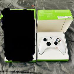 Xbox Wireless Gaming Controller – White  – Play on Xbox, Windows, Android, iOS, VR