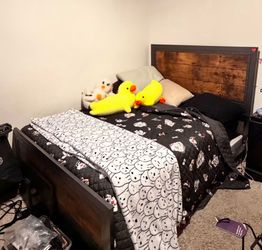 Metal bed-queen size