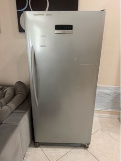 Stand up freezer