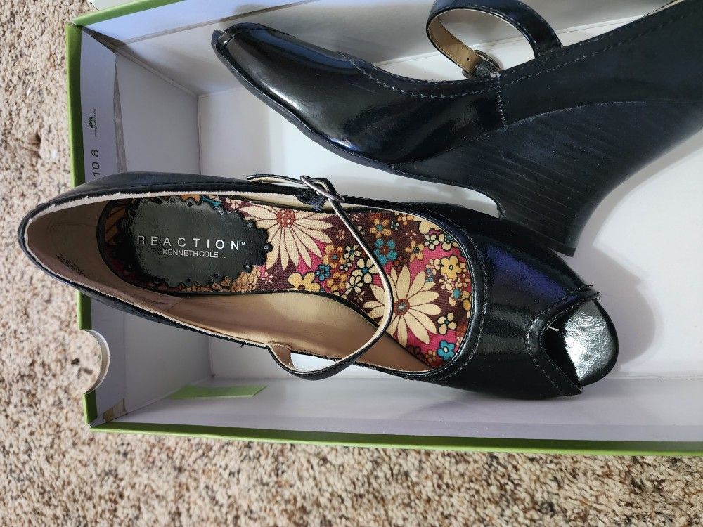 Kenneth Cole Peep Toe Platform MJs