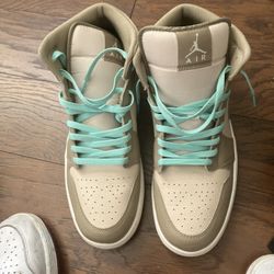 Air Jordan 1 Mid