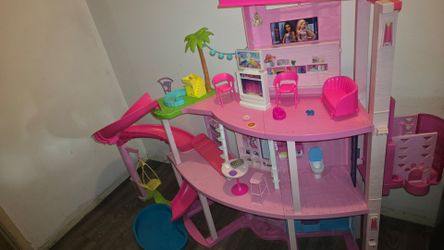 Barbie Dream House pool party