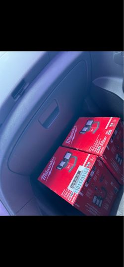 Milwaukee M18 Flood Light – 2 Boxes & Milwaukee M18 Inflator