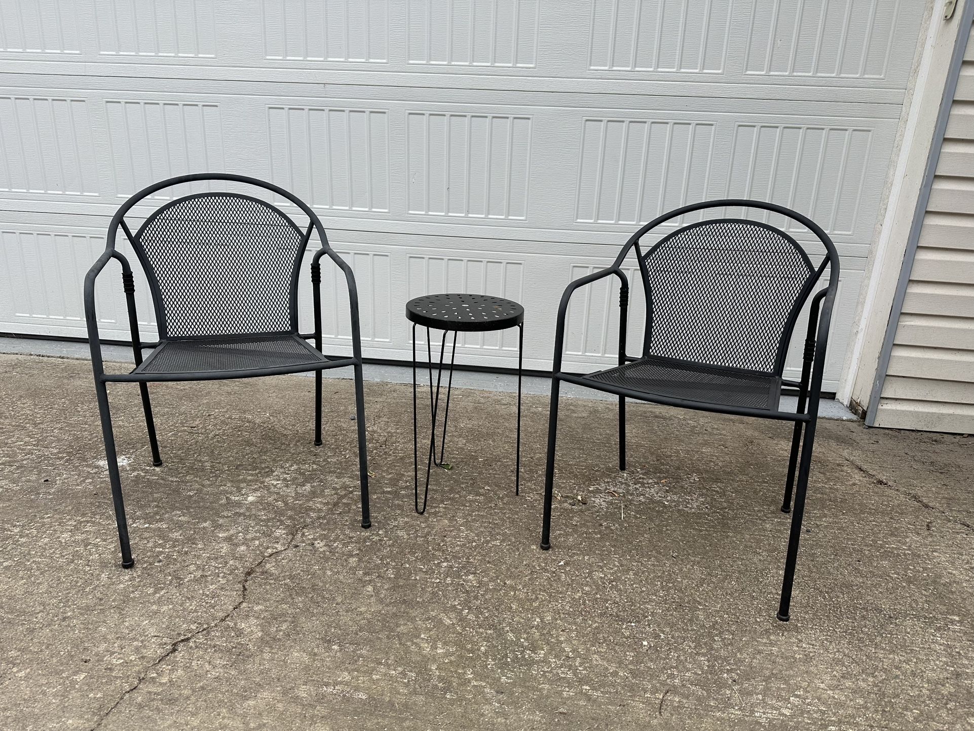 Lawn Chairs And Side Table