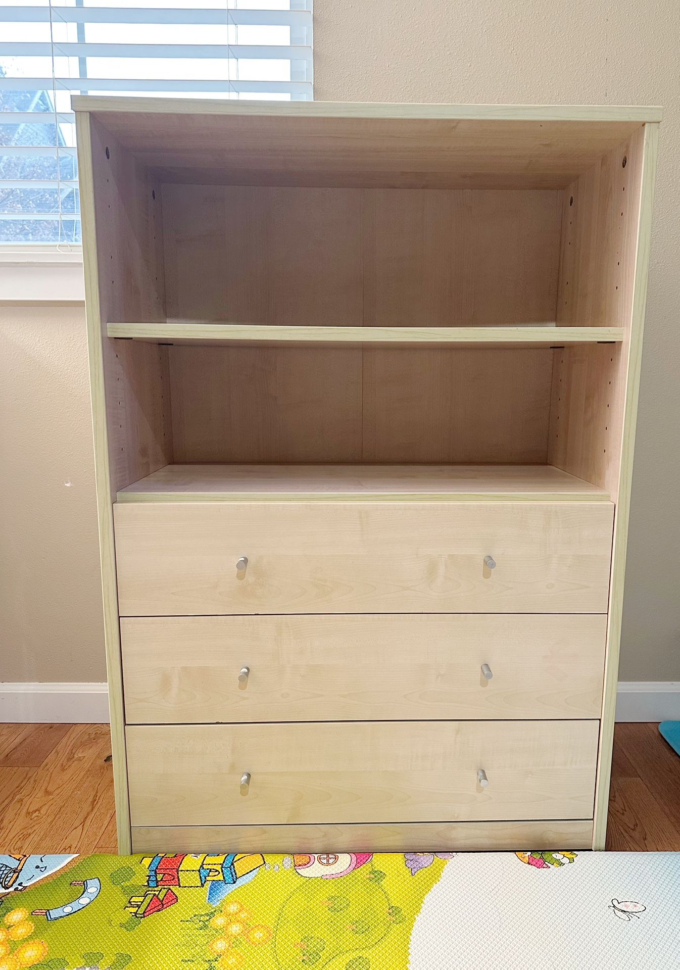 Small bookshelf with drawers