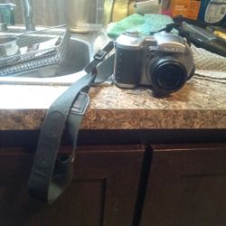 Sony Digital Camera With Tripod.