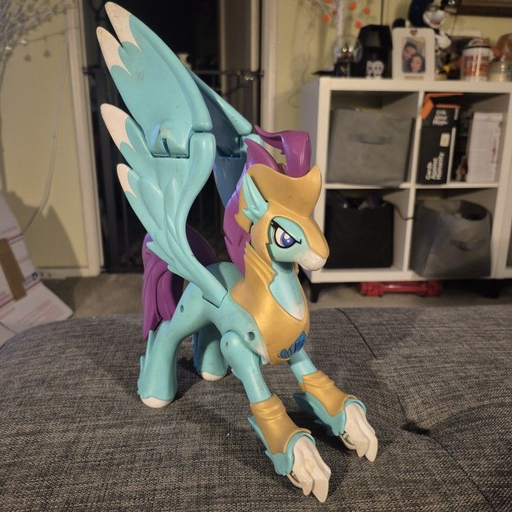 My Little Pony the Movie Stratus Skyranger Hippogriff Guard Action Figure