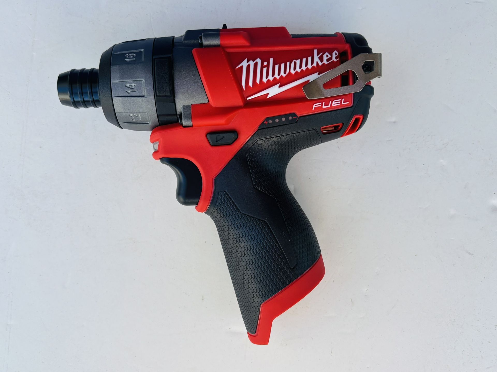 Milwaukee 12V 1/4” Screwdriver (TOOL ONLY/SOLO LA HERRAMIENTA)
