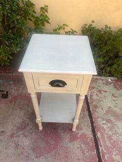 Nightstand lamp table