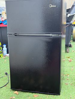 Midea mini refrigerator
