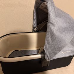 UppaBaby Stroller Bassinet Seat (Like NEW!)
